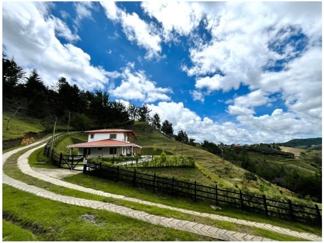 Finca en venta en Compa�Ia Abajo, Medellín, 5200 m² · foto 2 de 18