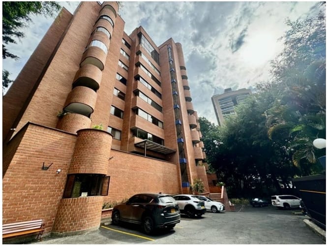 Apartamento de 3 alcobas en venta en Los Balsos, Medellín, 232 m² · foto 10 de 24