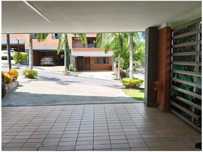 Casa de 3 alcobas en venta en El Esmeraldal, Envigado, 208 m² · foto 3 de 24