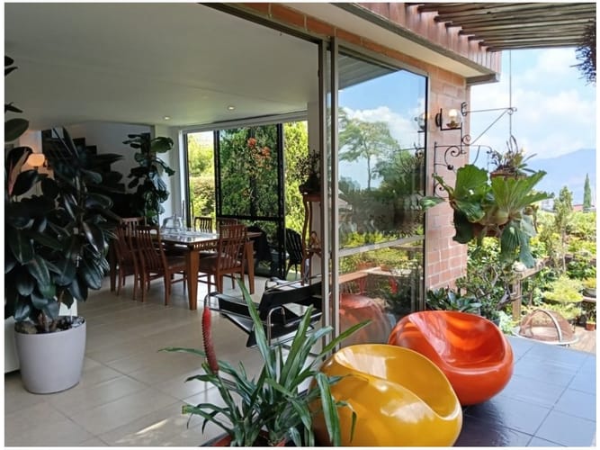Casa de 3 alcobas en venta en El Esmeraldal, Envigado, 208 m² · foto 12 de 24