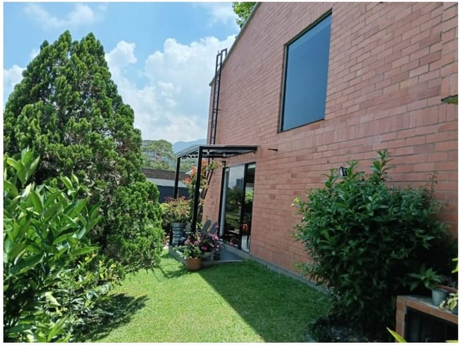 Casa de 3 alcobas en venta en El Esmeraldal, Envigado, 208 m² · foto 18 de 24