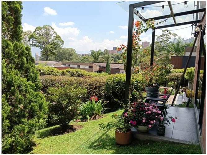 Casa de 3 alcobas en venta en El Esmeraldal, Envigado, 208 m² · foto 19 de 24