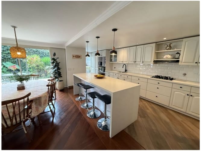 Casa de 3 alcobas en venta en San Lucas, Medellín, 193 m² · foto 2 de 24