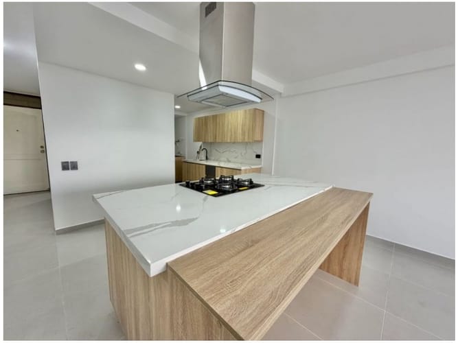 Apartamento de 3 alcobas en venta en Altos Del Poblado, Medellín, 85 m² · foto 2 de 12