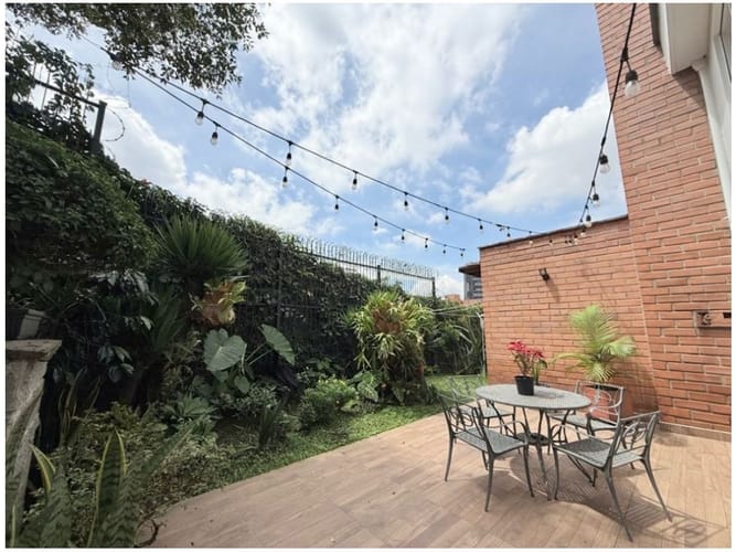 Casa de 3 alcobas en venta en San Lucas, Medellín, 193 m² · foto 4 de 24