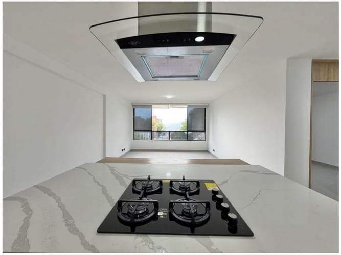 Apartamento de 3 alcobas en venta en Altos Del Poblado, Medellín, 85 m² · foto 3 de 12