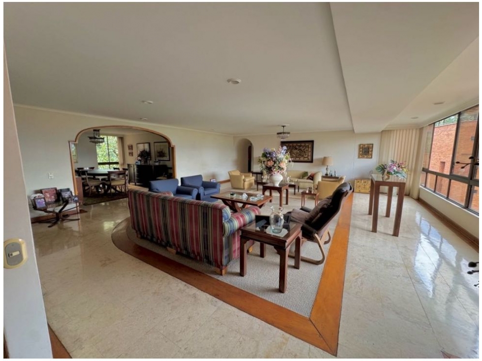 Apartamento en venta en El Poblado, Medellín · foto 3 de 24