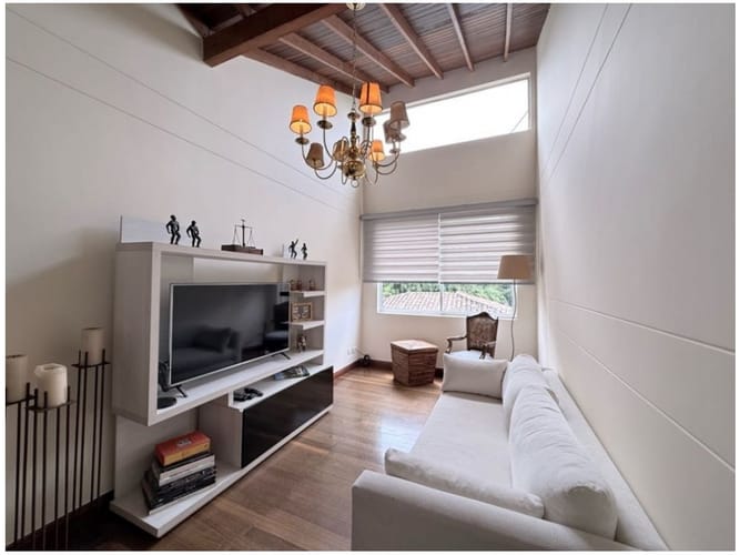 Casa de 3 alcobas en venta en San Lucas, Medellín, 193 m² · foto 22 de 24