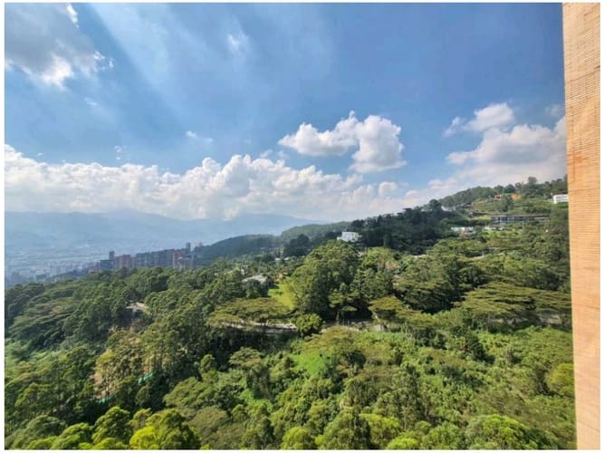 Apartamento de 4 alcobas en venta en Los Naranjos, Medellín, 217 m² · foto 6 de 24