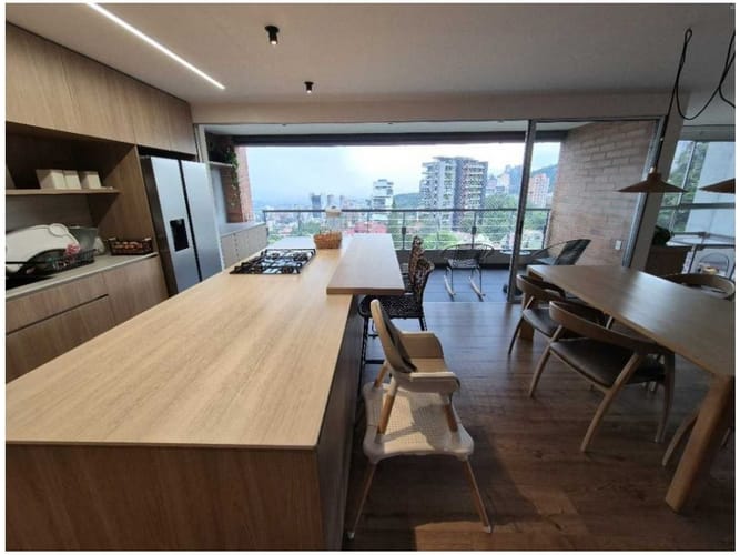 Apartamento de 3 alcobas en venta en Las Lomas, Medellín, 168 m² · foto 2 de 24