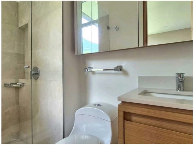 Apartamento de 4 alcobas en venta en Los Naranjos, Medellín, 217 m² · foto 19 de 24