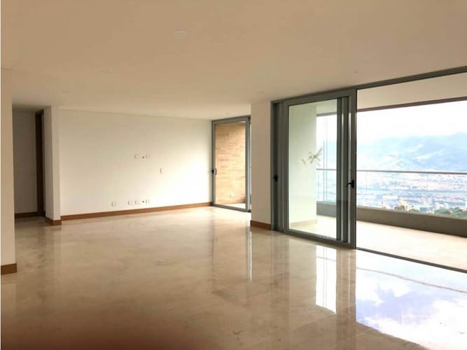 Apartamento de 3 alcobas en venta en Altos Del Poblado, Medellín, 217 m² · foto 5 de 6
