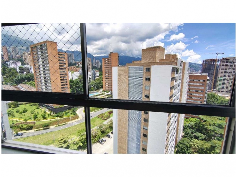 Apartamento en venta en El Poblado, Medellín · foto 9 de 24