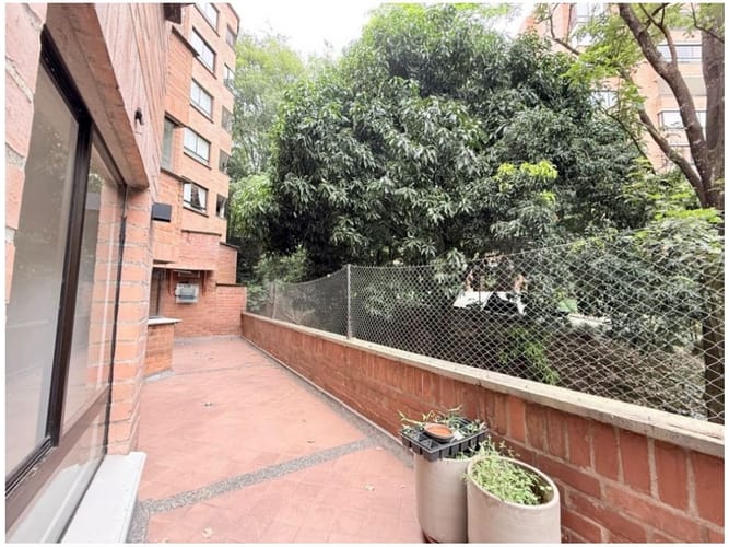 Apartamento de 2 alcobas en venta en El Poblado, Medellín, 138 m² · foto 3 de 18