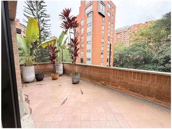 Apartamento de 2 alcobas en venta en El Poblado, Medellín, 138 m² · foto 13 de 18