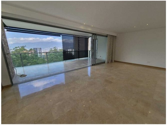 Apartamento de 3 alcobas en venta en Los Balsos, Medellín, 245 m² · foto 2 de 24