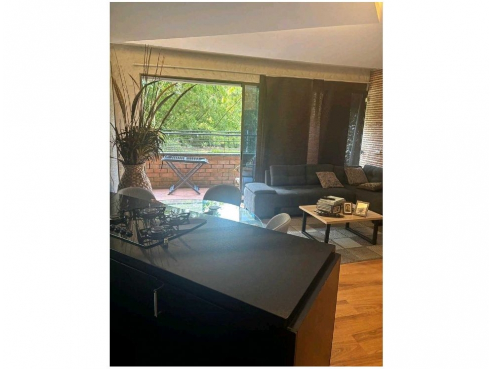 Apartamento en venta en El Poblado, Medellín · foto 3 de 13