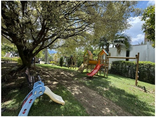 Apartamento de 3 alcobas en venta en El Poblado, Medellín, 149 m² · foto 17 de 18