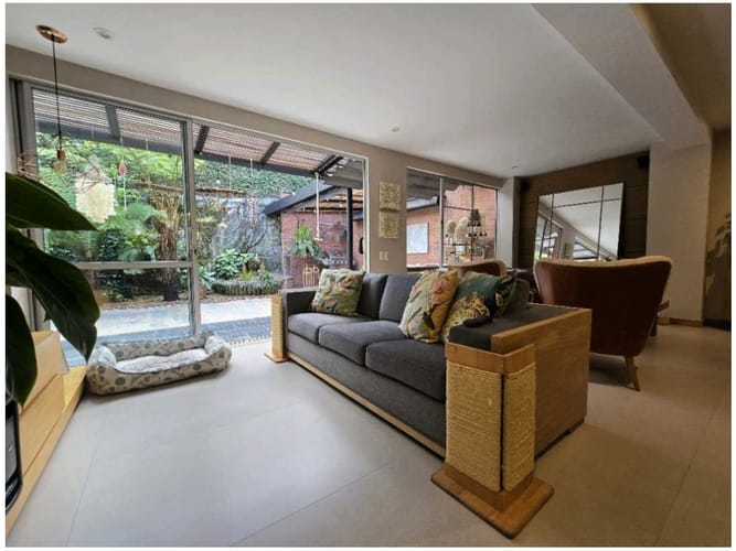 Casa de 3 alcobas en venta en El Poblado, Envigado, 210 m² · foto 2 de 22
