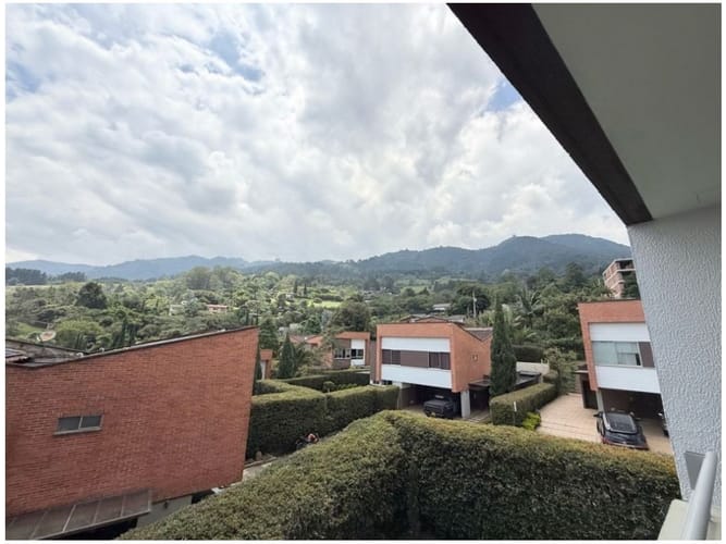 Casa de 3 alcobas en venta en Escobero, Envigado, 304 m² · foto 22 de 24