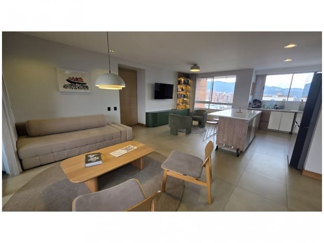 Apartamento de 1 alcoba en venta en Castropol, Medellín, 245 m² · foto 2 de 24