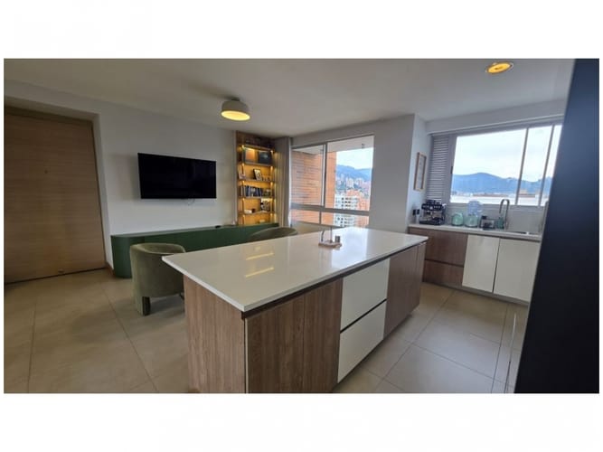 Apartamento de 1 alcoba en venta en Castropol, Medellín, 245 m² · foto 4 de 24