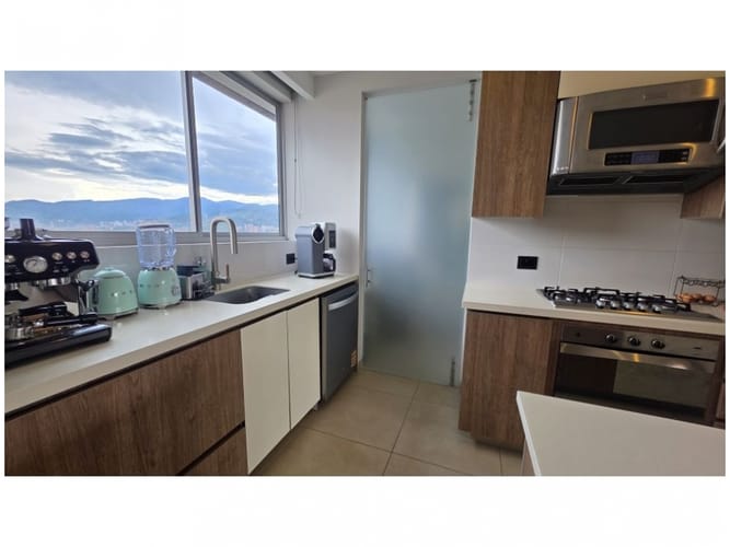 Apartamento de 1 alcoba en venta en Castropol, Medellín, 245 m² · foto 6 de 24