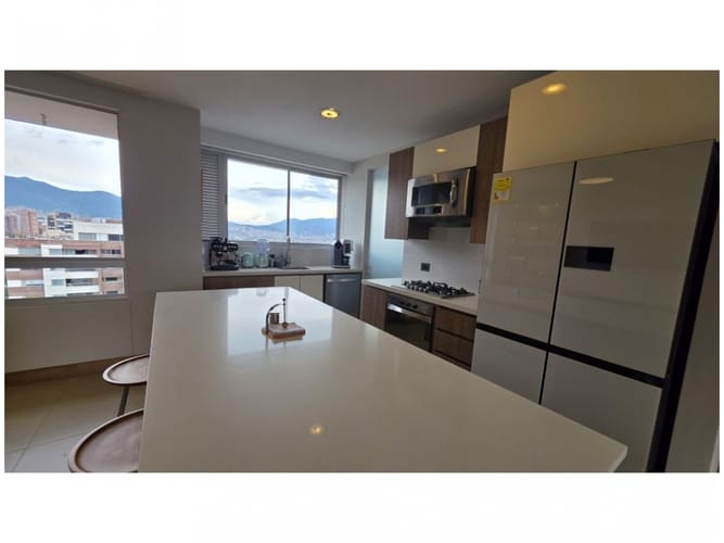 Apartamento de 1 alcoba en venta en Castropol, Medellín, 245 m² · foto 7 de 24