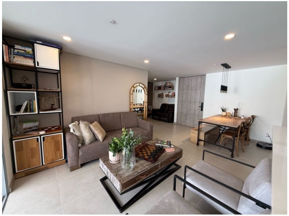 Apartamento en venta en Loma Benedictinos, Medellín · foto 2 de 20