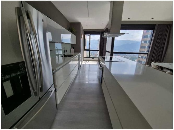 Apartamento en venta en El Poblado, Medellín · foto 12 de 24