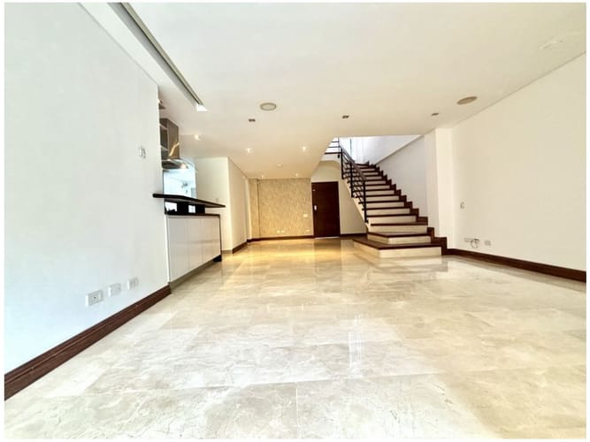 Casa de 3 alcobas en venta en Loma Benedictinos, Envigado, 233 m² · foto 2 de 24