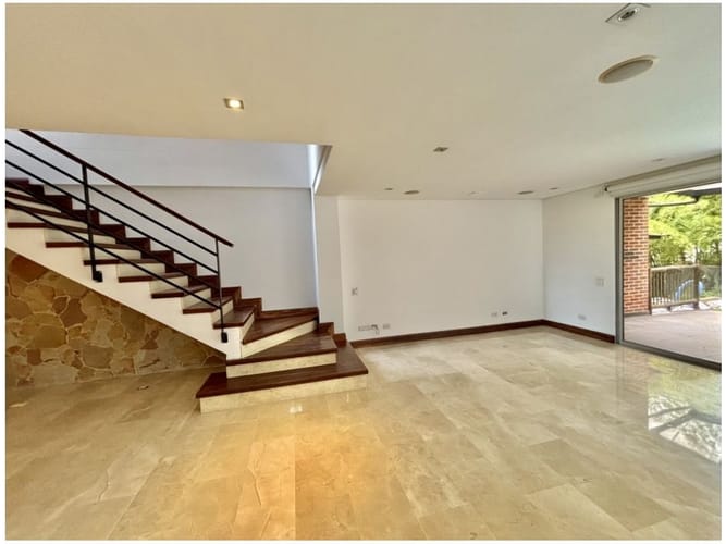 Casa de 3 alcobas en venta en Loma Benedictinos, Envigado, 233 m² · foto 5 de 24