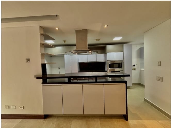 Casa de 3 alcobas en venta en Loma Benedictinos, Envigado, 233 m² · foto 6 de 24