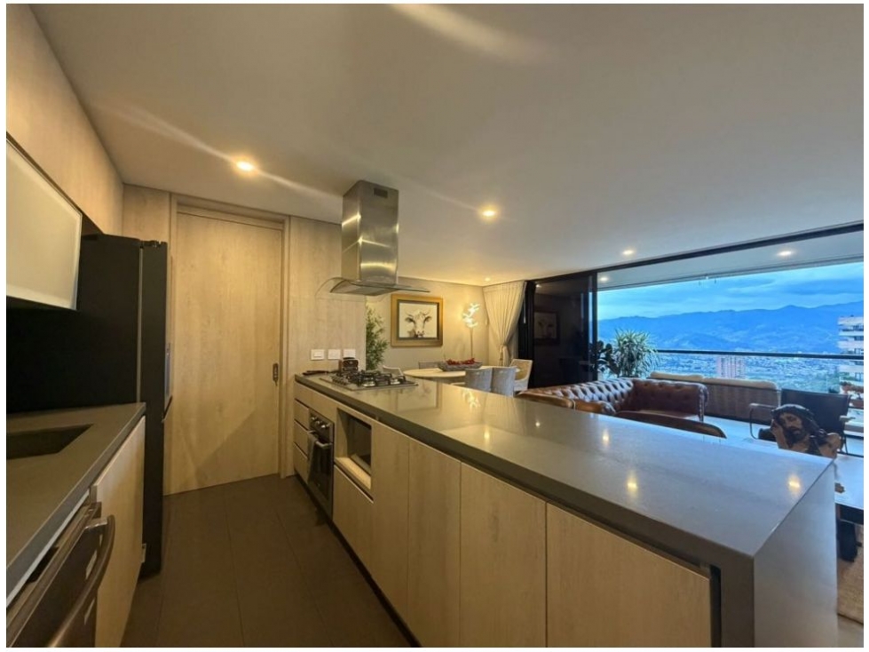 Apartamento en venta en El Poblado, Medellín · foto 2 de 14