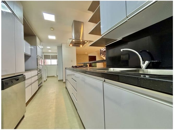 Casa de 3 alcobas en venta en Loma Benedictinos, Envigado, 233 m² · foto 7 de 24