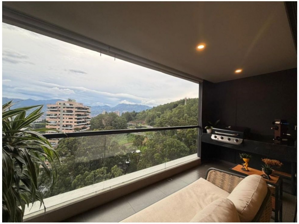 Apartamento en venta en El Poblado, Medellín · foto 3 de 14