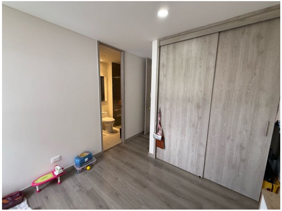 Apartamento en venta en Loma Benedictinos, Medellín · foto 18 de 20
