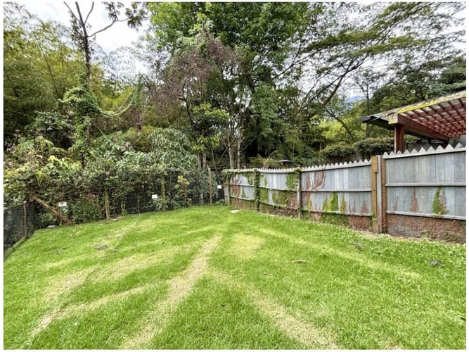Casa de 3 alcobas en venta en Loma Benedictinos, Envigado, 233 m² · foto 11 de 24