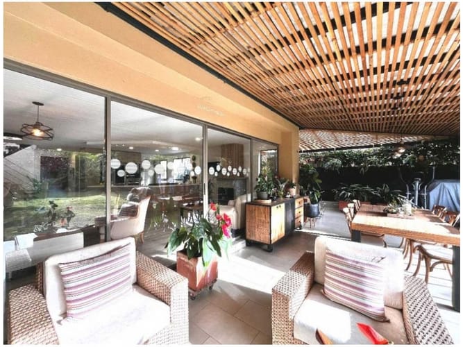 Casa de 3 alcobas en venta en Medellín, 249 m² · foto 5 de 24