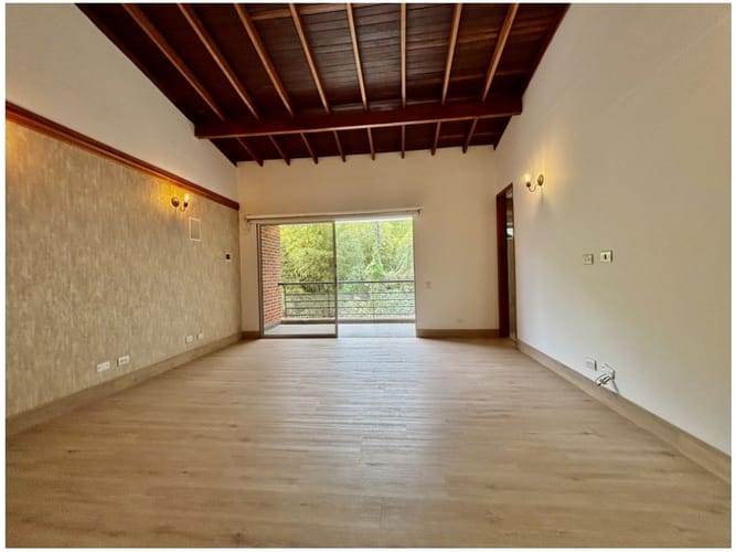 Casa de 3 alcobas en venta en Loma Benedictinos, Envigado, 233 m² · foto 13 de 24