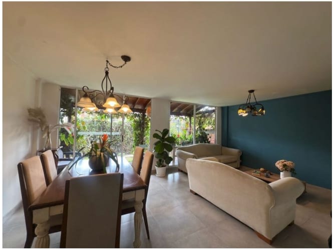 Casa de 3 alcobas en venta en Cumbres, Envigado, 190 m² · foto 2 de 20