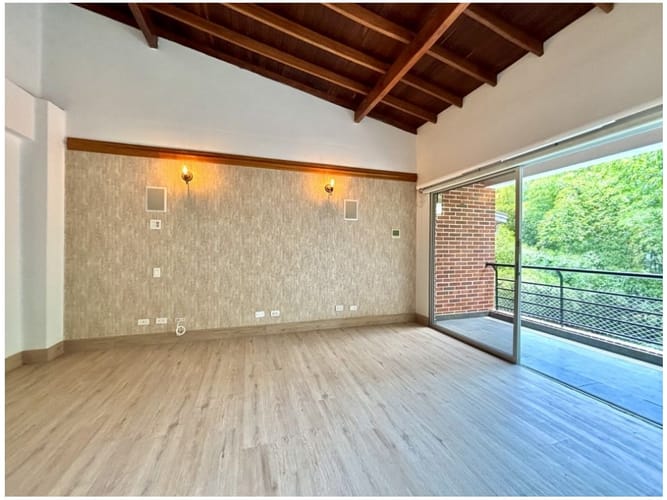 Casa de 3 alcobas en venta en Loma Benedictinos, Envigado, 233 m² · foto 14 de 24