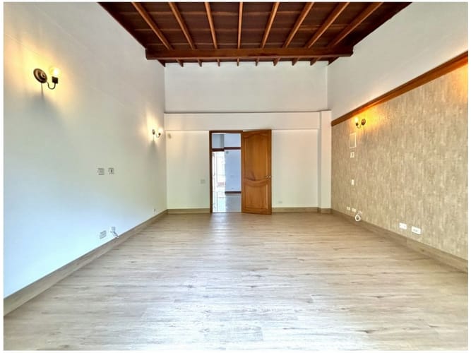 Casa de 3 alcobas en venta en Loma Benedictinos, Envigado, 233 m² · foto 15 de 24