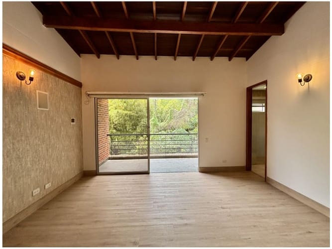 Casa de 3 alcobas en venta en Loma Benedictinos, Envigado, 233 m² · foto 16 de 24