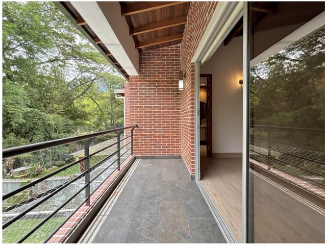 Casa de 3 alcobas en venta en Loma Benedictinos, Envigado, 233 m² · foto 22 de 24