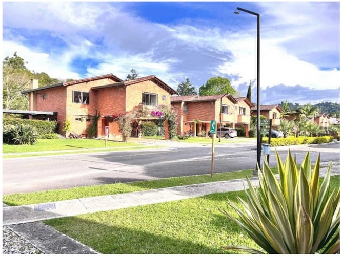 Casa de 3 alcobas en venta en Medellín, 249 m² · foto 23 de 24
