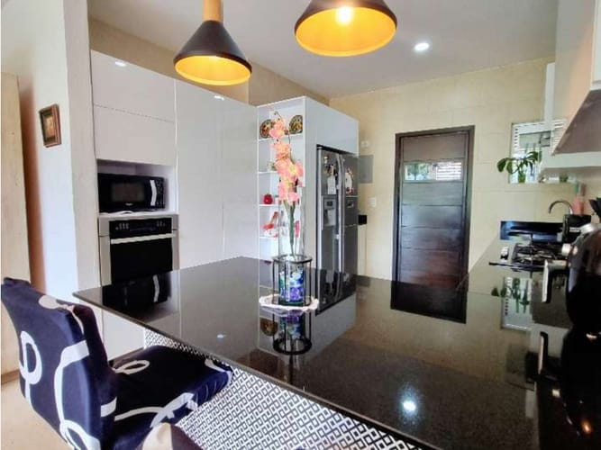 Casa de 3 alcobas en venta en Loma Del Esmeraldal, Envigado, 229 m² · foto 4 de 24