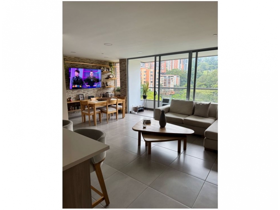 Apartamento en venta en Loma Del Chocho, Envigado · foto 2 de 24
