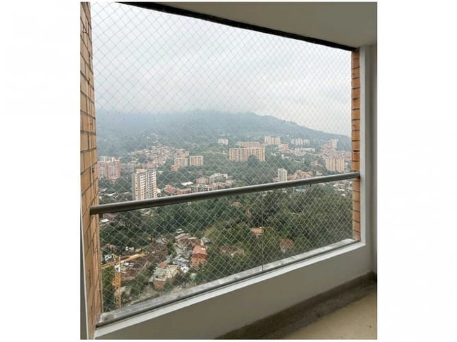 Apartamento de 2 alcobas en venta en Loma De Las Brujas, Envigado, 75 m² · foto 2 de 11