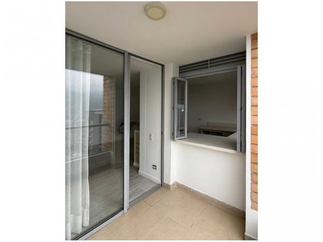 Apartamento de 2 alcobas en venta en Loma De Las Brujas, Envigado, 75 m² · foto 4 de 11